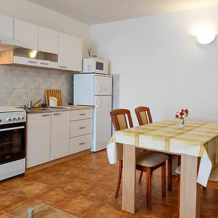 Apartment In Labin With Kitchen
