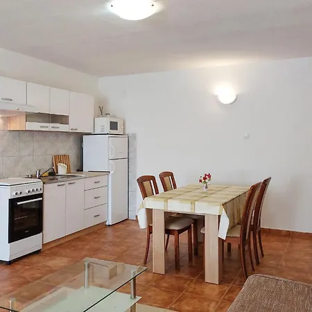 Apartment In Labin With Kitchen